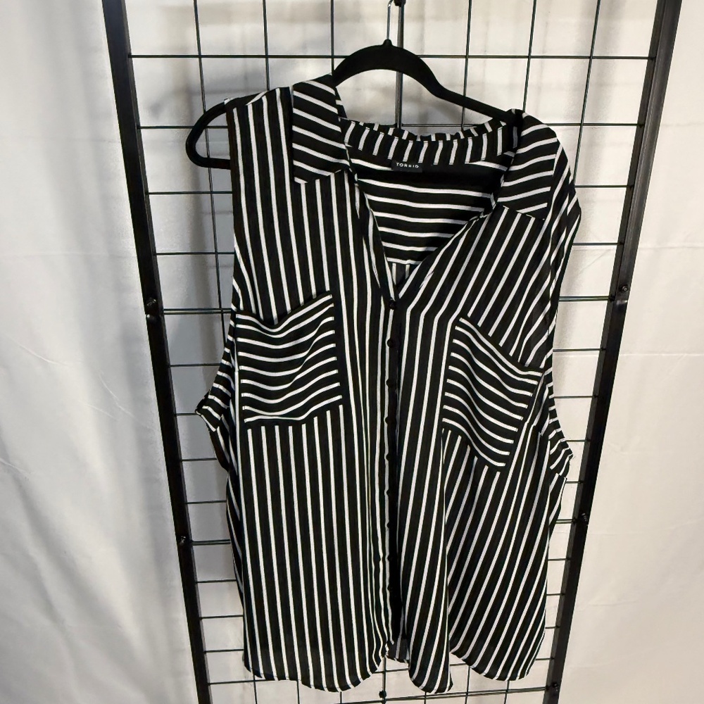 Torrid 6X Black and White Striped Tank Top